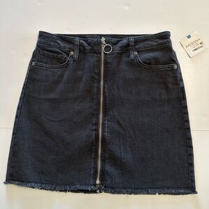 NWT Arizona Jeans Black Denim Mini Skirt with Front Zipper Size: Women’s  7 NWT